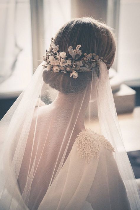 Wedding Veils Headpieces, Retro Wedding Hair, Wedding Hairstyles Medium Length, Vintage Headpiece, Veil Headpiece, Flower Veil, Vintage Wedding Hair, Bridal Hair Updo, Wedding Hairstyles With Veil