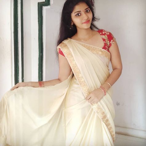 killerpriyadad on Instagram: “❤” Indian Dress Up, Kerala Saree, Face Aesthetic, Saree Models, Beautiful Dresses For Women, Beautiful Women Over 40, Indian Dresses, Kerala, Desi