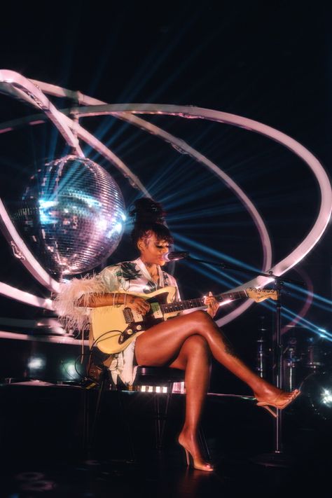 Female Singers Aesthetic, Black Female Singers, Black And Purple Wallpaper, Summer Walker, Victoria Monet, Outside Lands, For The Culture, Dream Music, Visual Aesthetics