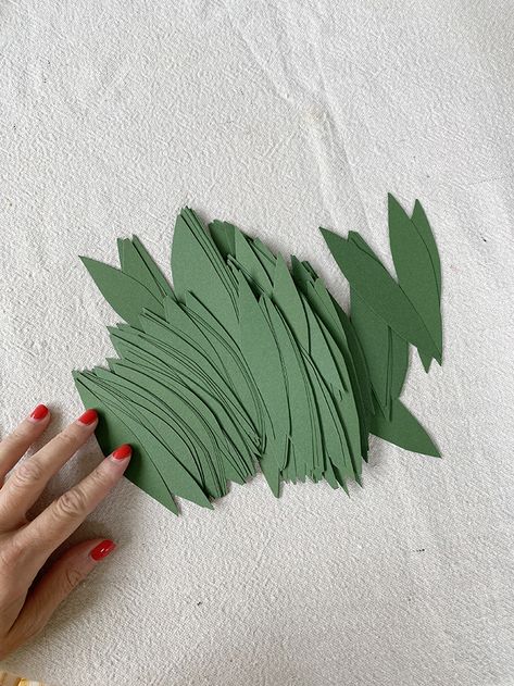 Diy Paper Leaf, Paper Leaf Wreath, Paper Leaf, Grass Wreath, Pine Leaf, Diy Leaves, Leaf Crown, Wire Wreath Frame, Diy Crown