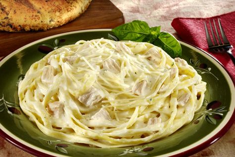 Tuna Alfredo Tuna Alfredo, Healthy Tuna Recipes, Fettucini Alfredo, Canned Tuna Recipes, Pasta Recipes Alfredo, Healthy Tuna, Alfredo Sauce Recipe, Alfredo Recipe, Tuna Recipes