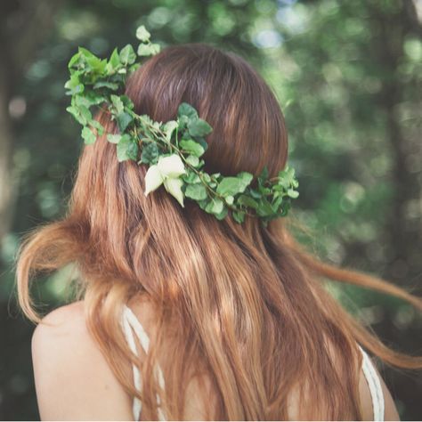 @2lifeWeddings FOREST PRINCESS  Instead of flowers, why not wear a rustic crown made from green ivy leaves?  Image: Bonnallie Brodeur Photographe   http://www.2life.io/apps/2life/2life_daily_html_wp.php?id=36719 Bohemian Style Wedding, Tipi Wedding, Forest Girl, Popsugar Beauty, Wedding Hair Flowers, Woodland Wedding, Bridal Crown, Nature Girl, Floral Crown