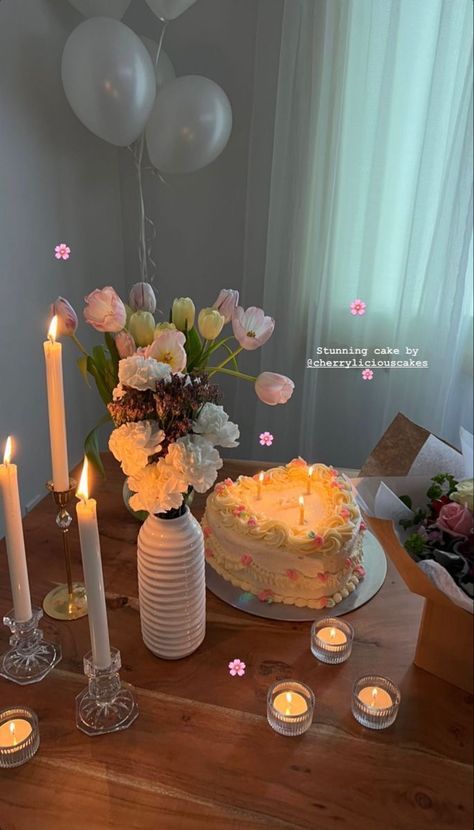 Simple Aesthetic Birthday Decoration, Aesthetic Simple Birthday Decor, Birthday Decor Apartment, House Party Decor, Birthday Cake Aesthetic, Birthday Plans, Happy Birthday Decor, Birthday Aesthetic, Cake Aesthetic