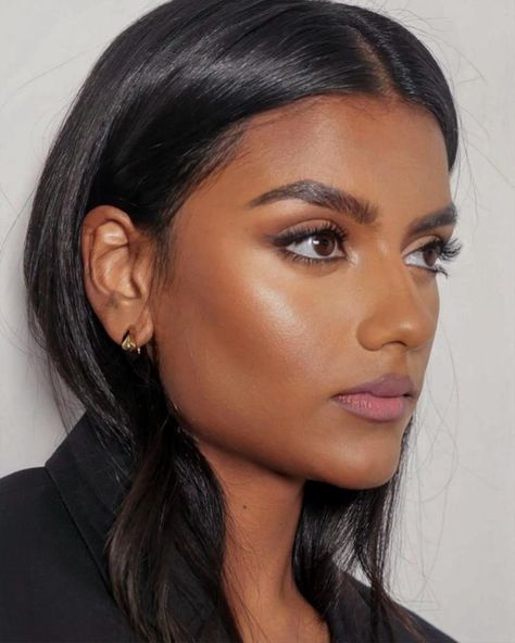 Makeup Ideas Soft, Ashley Simone, Fall Makeup Ideas, Charithra Chandran, Bridgerton Family, Bronze Makeup Look, Clean Beauty Makeup, Autumn Makeup, Simone Ashley