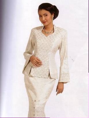 Kurung modern pendek songket Kain Songket Style, Songket Dress Modern, Songket Dress, Baju Kurung Moden Style, Kurung Modern, Batik Dress Modern, Traditional Dresses Designs, Kurung Moden, Muslim Fashion Dress