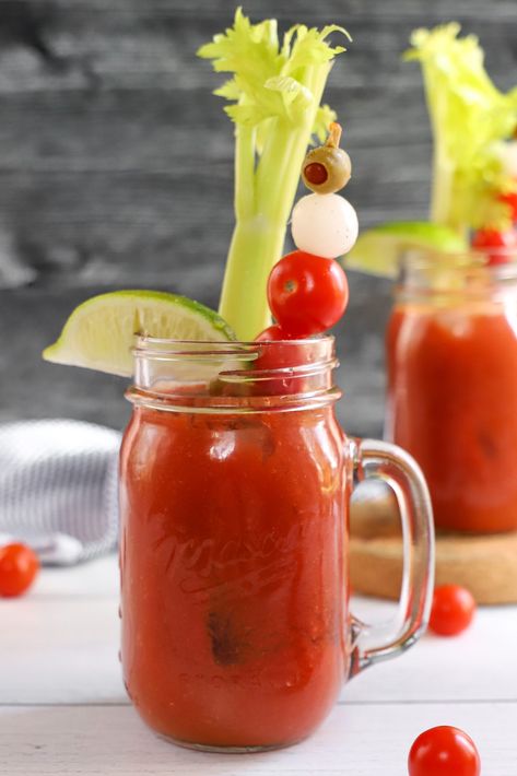 homemade bloody mary mix with fresh tomatoes Boozy Baking, Pickle Vodka, Pickled Okra, Summer Drinks Alcohol, Dill Pickles, Brunch Cocktails, Tomato Juice, Dill Pickle, Fresh Tomatoes