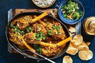 Slow cooker lamb shank korma September Dinner, Healthy Food Plan, Lamb Shanks Slow Cooker, 500 Calorie Meals, Slow Cooker Lamb, Lamb Shank, Lamb Dishes, Spring Dinner, Food Plan