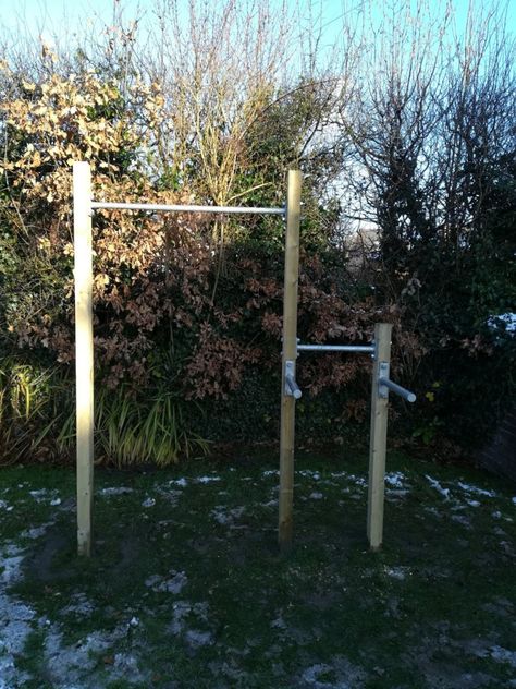 The Renroh Engineering Chin Up & Dip Bar comes ready to assemble in your garden or other outdoor area. For further information call 0151 691 2043 today. Diy Outdoor Exercise Stations, Diy Pull Up Bar And Dip Station, Outdoor Gym Diy, Diy Outdoor Gym, Backyard Gym Diy, Diy Monkey Bars, Outdoor Pull Up Bar, Diy Pull Up Bar, Diy Exercise Equipment