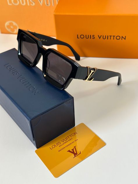 Luxury Sunglasses For Men, Stylish Sunglasses Women, Luxurious Sunglasses, Louis Vuitton Glasses, Expensive Sunglasses, Pretty Sunglasses, Branded Sunglasses, Elegant Sunglasses, Classy Glasses