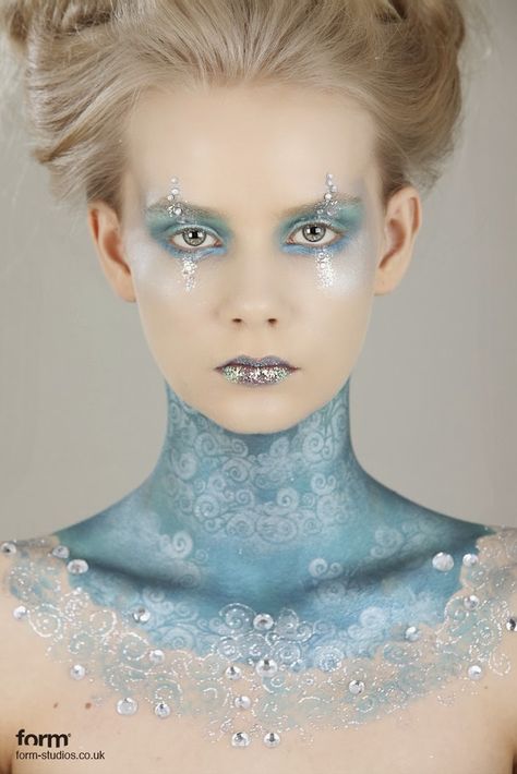 Fashion Me Fabulous: Inspired by: The Snow Queen Snow Queen Makeup, Frozen Face Paint, Fairy Halloween Makeup, Ice Makeup, Cabelo Pin Up, Ice Queen Makeup, Ice Queen Costume, Fantasy Make-up, Frozen Face