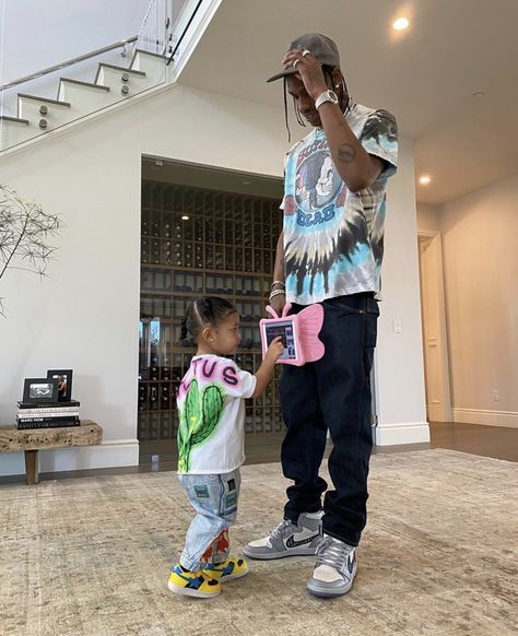 Kylie And Travis Scott, Travis Scott Outfits, Cultura Hip Hop, Kylie Travis, Estilo Kardashian, Travis Scott Wallpapers, Estilo Kylie Jenner, Famous Kids, Streetwear Inspiration