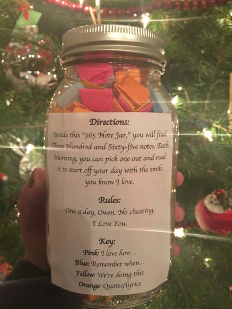 365 day note jar for boyfriend or girlfriend. 365 Note Jar, Gifts For Boyfriend Long Distance, Diy Crafts For Boyfriend, 365 Jar, Diy Valentines Day Gifts For Him, Diy Gifts For Girlfriend, Diy Gifts For Men, Anniversaire Diy, Diy Star