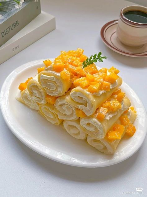 Mini Crepe Cake, Desert Aesthetic Food, Kue Macaroon, Towel Cake, Mango Dessert, Chocolate Recipes Homemade, Kawaii Cooking, Makanan Diet, Easy Food Art