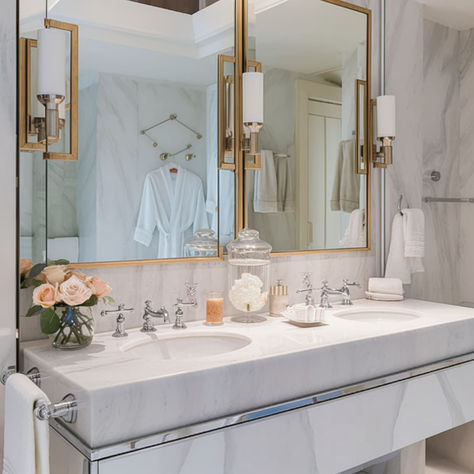 8 Hollywood Regency Decor Style Ideas for Your Home Regency Style Bathroom, Regency Bathroom, Hollywood Regency Bedroom, Glamorous Bathroom, Regency Decor, Hollywood Regency Decor, Classic Hollywood Glamour, Old Hollywood Style, Style Bathroom