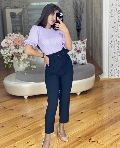 Purple And Navy Outfit, Cardigans Outfits, Lawyer Outfit, Look Casual Chic, Corporate Outfits, Outfit Mujer, Casual Day Outfits, Stylish Work Outfits, Cardigan Outfits