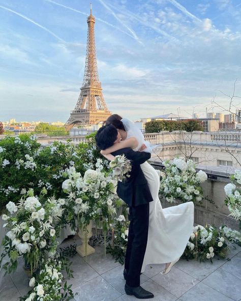 Korean Marriage Photos, Paris Honeymoon, Rich Couple, Foto Wedding, Marriage Photos, Korean Wedding, Ulzzang Couple, Dream Wedding Ideas Dresses, Cute Couple Selfies