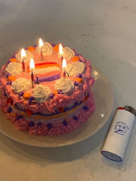 Coming Out As Lesbian Cake, Wlw Birthday Gifts, Gay Birthday Cake, Bolo Gay, Coming Out Cake, Lesbian Cake, Pride Cake, Cozy Dorm, Pride Party