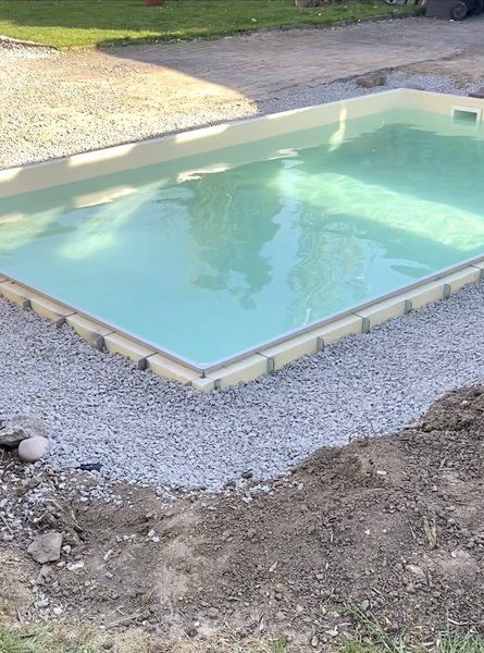 Ab ins kühle Nass: In drei Schritten zum selbst gebauten Gartenpool mit sabrinchensoest | SoLebIch.de Spool Pool, Sand Pool, Kleiner Pool Design, Pool Dekor, Moderne Pools, Strand Pool, Pool Outdoor, Easy Landscaping, Home Solutions