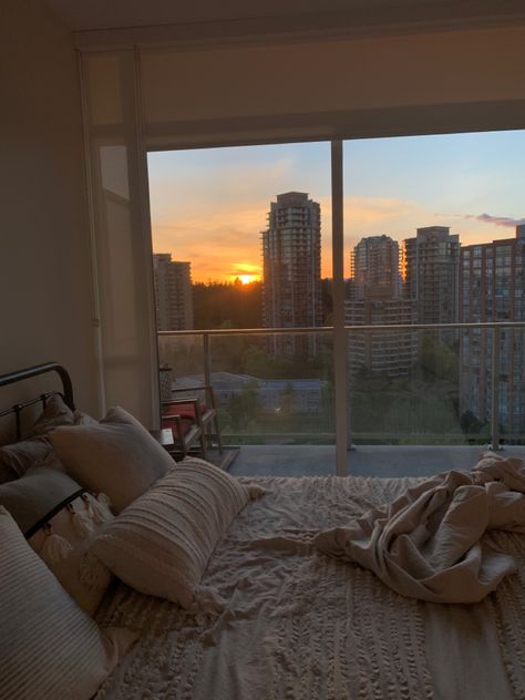 Bedroom Sunrise Aesthetic, Peaceful Room, Florida Bedroom, Apartment Bedding, Unique Bedroom Design, Dream Mansion, Apartment Living Room Design, Dreams Beds, Bedroom Views