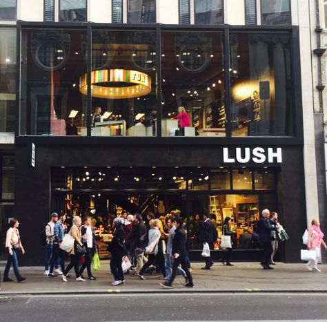 Lush Shop, Lush Store, Store Window Displays, Lush Bath, Lush Products, Lush Cosmetics, London Baby, Bubble Bars, Oxford Street