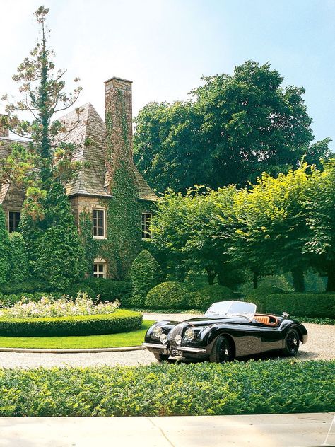 Red Brick Colonial, Ralph Lauren House, Bedford New York, House In New York, Ralph Lauren Looks, Marble Tub, Jaguar Xk120, Designer Ralph Lauren, French Style Homes