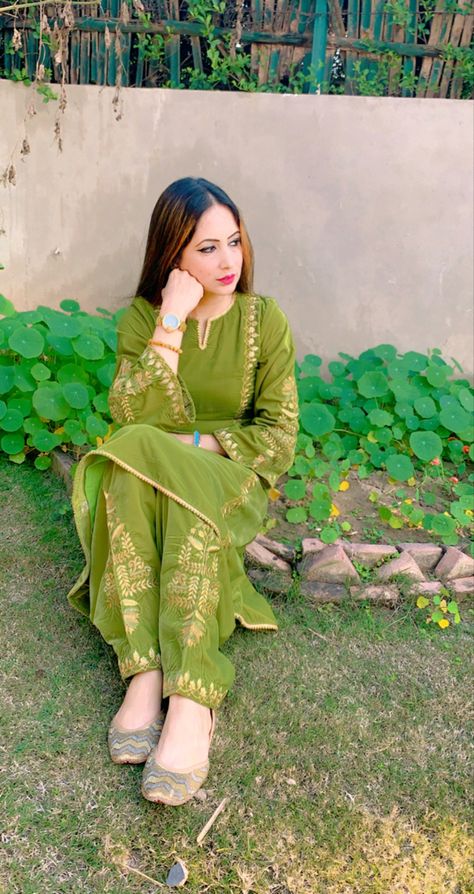 Mehndi Colour Suit Design, Dark Mehndi, Shadi Outfits, Haldi Bride, Designer Suits For Wedding, Patiala Suit Designs, Bride Suit, Punjabi Suits Designer Boutique, Pakistani Party Wear