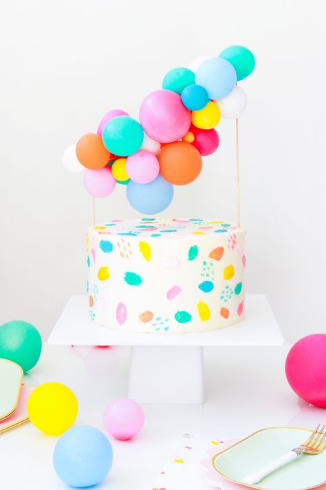 DIY Balloon Cake Topper by top Houston lifestyle Blogger Ashley Rose of Sugar & Cloth - DIY DECOR #DIY #decor #balloon #balloongarland #party #celebrate #birthday #garland #diydecor Cake Painting Tutorial, Ideas Aniversario, Balloon Cake Topper, Mini Torte, 28th Birthday, Diy Cake Topper, Diy Balloon, A Birthday Cake, Balloon Cake