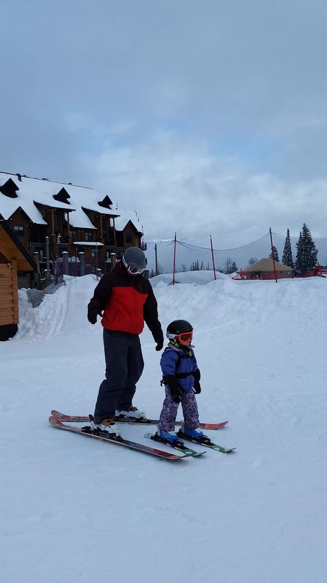 Dad and 3 year old daughter ready to ski Family Skiing, Ski Family, Kids Skis, 2025 Vision, Jet Ski, Outdoor Kids, Father And Son, Snowboarding, Make Sure