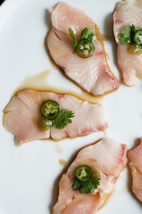 Yellowtail Sashimi Recipe, Scallop Sashimi, Hamachi Sashimi, Ponzu Recipe, Yellowtail Recipe, Yellowtail Sushi, Yellowtail Sashimi, Raw Fish Recipes, Japanese Tapas