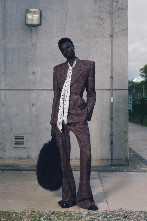 Egonlab Spring 2025 Menswear Fashion Show | Vogue Menswear Editorial Fashion Photography, Men’s High Fashion Editorial, Fashion Poses Men, Suit Runway, Men Editorial, Mens Runway Fashion, Men Poses, Classy Edgy, Paris Fashion Week Men