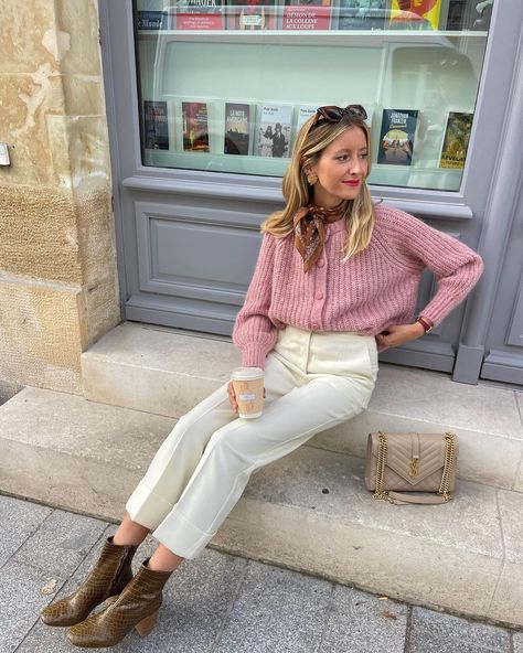 Jeanne Ménard (@jeanne_andreaa) • Instagram photos and videos Parisian Outfit, Knitting Cardigan, Chic Tops, Vintage Long Sleeve, Yes Or No, Chic Top, Sweater Vintage, Parisian Chic, Work Life