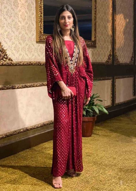 Kaftan Design, Pakistani Party Wear Dresses, Kaftan Designs, Velvet Dress Designs, Designer Kurti Patterns, Stylish Short Dresses, Stylish Party Dresses, Fancy Dress Design, Stylish Dresses For Girls