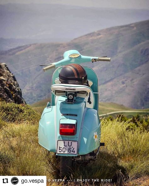 V E S P A N O S on Instagram: “🛵 It's light blue! ⭕ #repost from @go.vespa🏅 Use @vespa.nos or #vespanos for appear in our page! 🤓” Chetak Scooter, Vespa Super 150, Vespa Et2, Vespa Vintage Italy, Vespa Super, Vespa 150, Classic Vespa, Lambretta Scooter, Vespa Lambretta