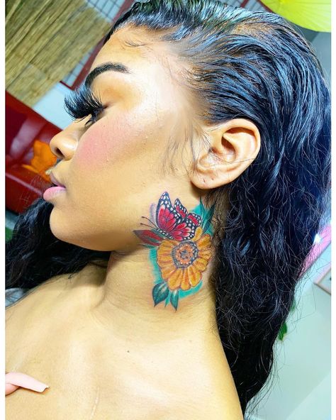 Neck Tattoo Flower, Rose Neck Tattoo, Flower Neck Tattoo, Tattoos Architecture, Dark Skin Tattoo, Animals Tattoos, Ma Tattoo, Dragon Tattoo Back Piece, Girl Neck Tattoos