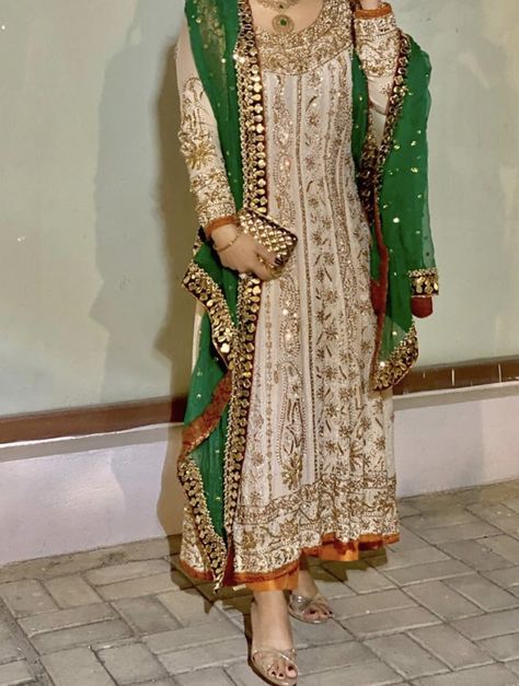 Baraat Dress, Pakistani Mehndi, Pakistani Party Wear Dresses, Dress Pakistani, Angrakha Style, Pakistani Formal Dresses, Pakistani Dresses Casual, Pakistani Fancy Dresses, Pakistani Fashion Party Wear