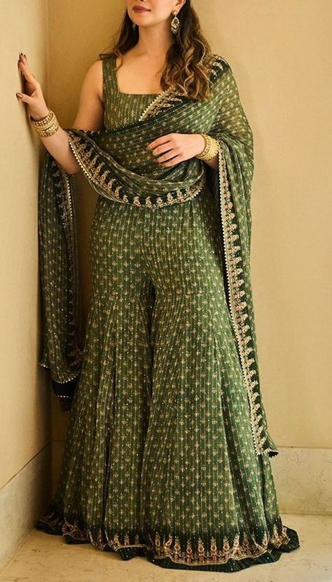 Anita Dongre Sharara Suits, Sharara With Blouse Designs, Ethenic Dresses Designs, Anita Dongre Suits, Ethnic Outfits Indian, Ethnic Jumpsuit, Sara Tendulkar, Mehendi Outfit, Ethnic Dresses