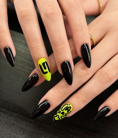 Inspired by Lando’s 2024 helmet Mclaren Inspired Nails, F1 Nail Ideas, Lando Norris Inspired Nails, Formula 1 Nails Designs, Lando Norris Nail Design, Mclaren Nails F1, Canucks Nails, Lando Norris Nails, F1 Nails Designs