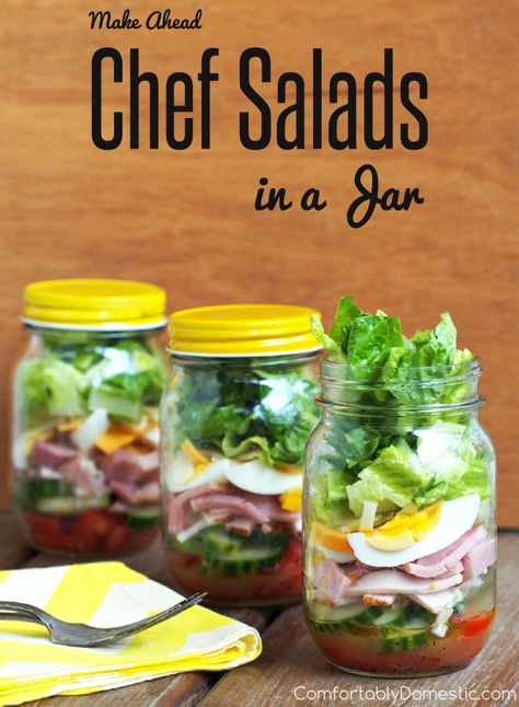 Salads In A Jar, Mason Jar Lunch, Salad Jar Recipe, Mason Jar Salad Recipes, Chef Salad, Mason Jar Salad, Mason Jar Meals, Salad In A Jar, Meals In A Jar