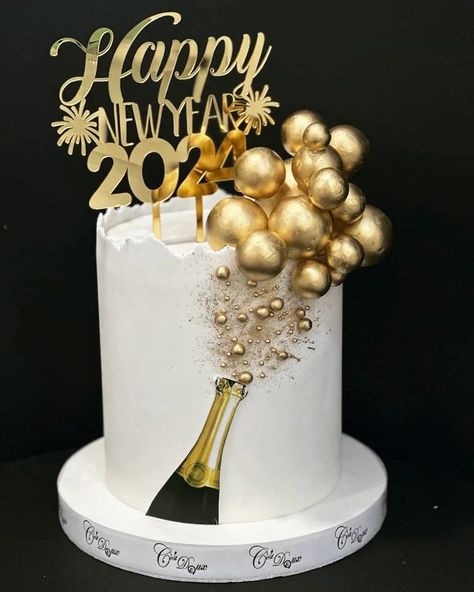 New Year Cake Designs, New Year Cake Decoration, New Year's Desserts, Cupcake Cake Designs, New Year's Cake, Christmas Cake Decorations, Creative Cake Decorating, 50th Birthday Cake, Happy New Year Greetings