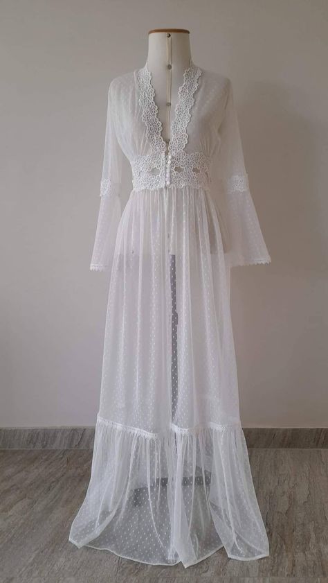 First Night Dress, Country Style Wedding Dresses, Nighttime Outfits, Edwardian Gowns, Lace Bridal Robe, Modest Wedding Gowns, Elegant Outfit Classy, Wedding Kimono, Sleepwear Fashion