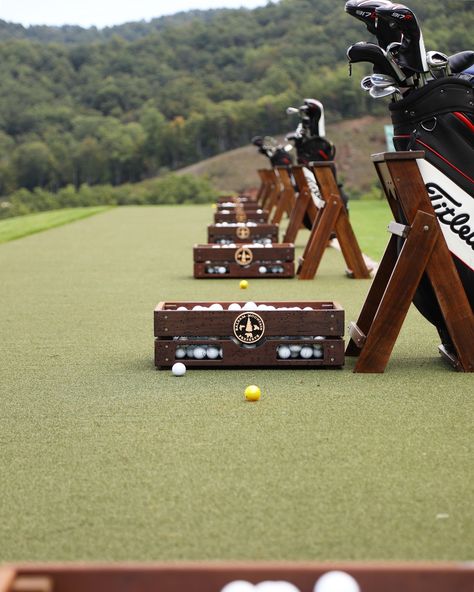 Palmer Practice Park opening day, love the Apple crates from Landmarks Golf Golf Asethic, Golf Clothes Mens, Golf Course Aesthetic, Golf Shoot, Golf Branding, Golf Wallpaper, Club Atmosphere, Boat Outfit, Yacht Outfit