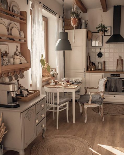 Discovered by 𝕷𝖀𝕹𝕬. Find images and videos about kitchen and interrio on We Heart It - the app to get lost in what you love. Mega House, Bloxburg Ideas, Cozy Kitchen, City Apartment, Cottage Kitchen, Kitchen In, Country Kitchen, Home Decor Kitchen, 인테리어 디자인