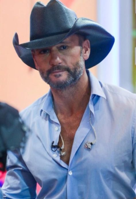 Tim Mcgraw Shirtless, Odd Pics, Tim And Faith, Tim Mcgraw Faith Hill, Country Love Songs, Famous People Celebrities, Famous Personalities, Spongebob Wallpaper, Rat Pack