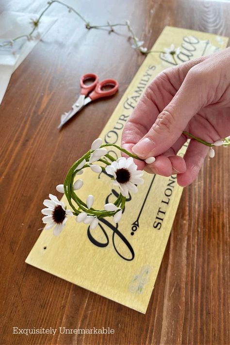 Flowers On Welcome Sign, Diy Wood Signs Ideas, Wood Signs Ideas, Candlestick Makeover, Diy Wooden Sign, Welcome Sign Wood, Word Wall Decor, Wooden Signs Diy, Custom Wooden Signs