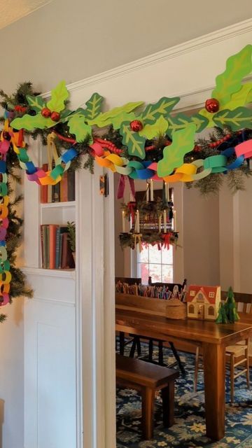 Paper Loop Garland, Tacky Outdoor Christmas Decorations, Nostalgic Christmas Decorations Diy, Diy Window Garland Christmas, Christmas Paper Chain Decorations, Paper Chains Christmas Garland, Recycled Holiday Decorations, Paper Holly Garland, Whimsical Christmas Decor Diy