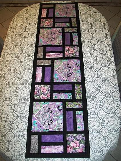 Window Pane Table Runner Pattern Free, Stained Glass Table Runner Pattern Free, Quilting Projects Table Runners, Quilt Pattern Table Runner, Stained Glass Quilt Tutorial, Patchwork Table Runner Pattern Free, Modern Table Runner Pattern, Table Runners Quilted Patterns Free, Modern Table Runner Quilt Patterns Free