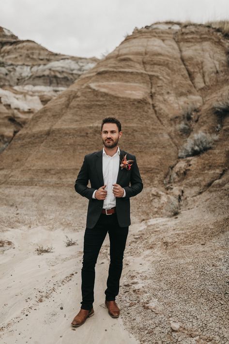 Mens Fall Elopement Attire, Alternate Groom Attire, Groom Outfit No Tie, Men’s Backyard Wedding Outfit, Groom Simple Attire, Black Suit Terracotta Wedding, Woods Wedding Groom Attire, Groom Boho Outfit, Boho Groom Outfit