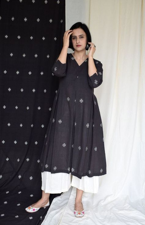 Pleated Culottes, Simple Frock Design, Stylish Kurtis Design, Simple Frocks, Anarkali Dress Pattern, Simple Kurta Designs, Designer Kurti Patterns, Simple Kurti Designs, Kurti Designs Latest