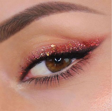 Sigma Beauty by @alynamakeup using Warm Neutrals Eyeshadow Palette. #sigmabeauty #sigmabrushes #sigmawarmneutrals #glitter #beauty #eyemakeup #eyeshadow #eyeshadowpalette Red Sparkly Eyeshadow, Red Glitter Eyeliner, Red Fairy Makeup, Red Glitter Eye Makeup, Glam Eye Makeup Looks, Premier Outfits, Soft Glam Eye Makeup, Taylor Swift Eyes, Olivia Concert