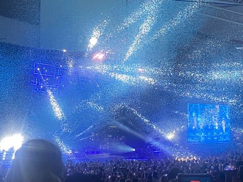 #backstreetboys #concert #aesthetic #blue #confetti #lights #summer #fun #friends #backstreet Blue Concert Aesthetic, Confetti Lights, February Moodboard, Concert Lights, Blue Confetti, Concert Aesthetic, Fun Friends, Aesthetic Blue, Backstreet Boys